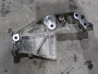 bontott RENAULT MASTER Motor Tartó Bak Jobb